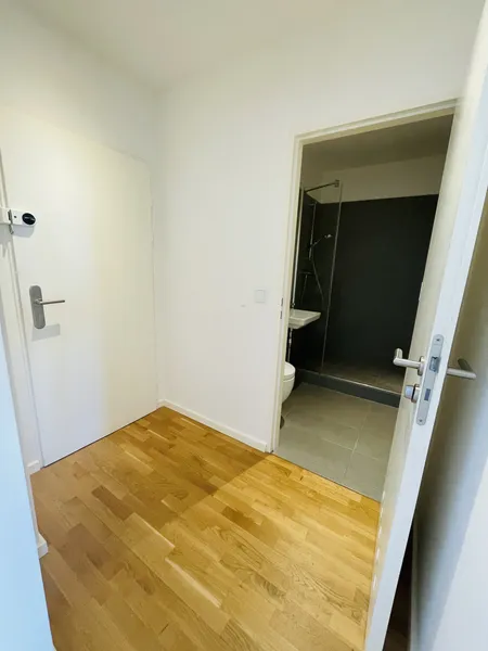 sanierte 1-Zimmerwohnung mit Einbauküche in Friedrichshain — photo 1